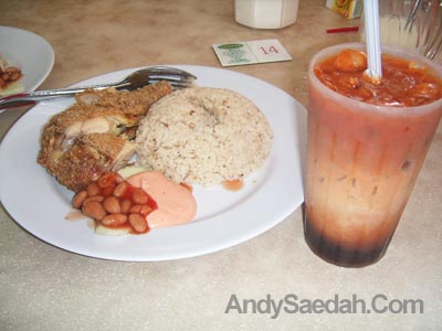 Kuching Salad Chicken Rice & 3 Layer Tea