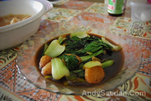 Green Vege & Fish Balls in Soy Sause